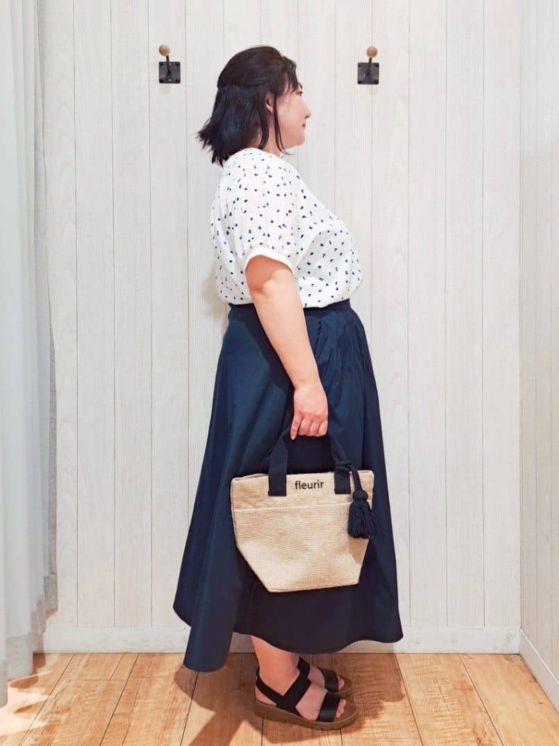 kotomiさんの「SHOO･LA･RUE｜【洗える/S-LL/撥水】タックギャザー フレアスカート」を使ったコーディネート