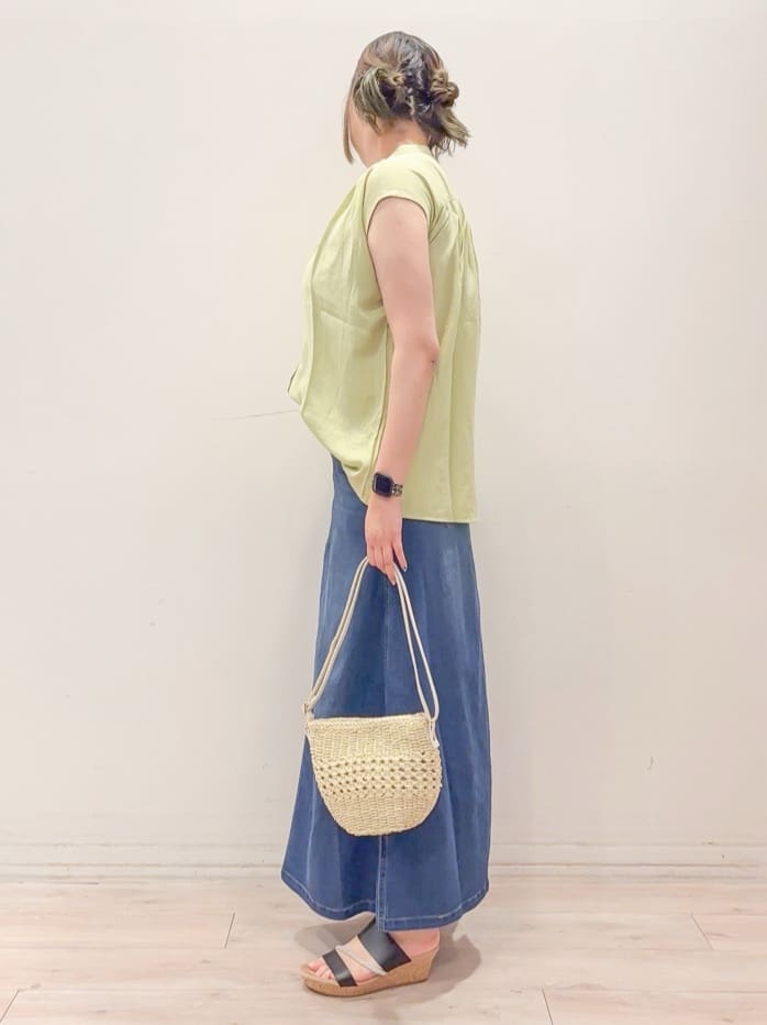 naoさんの「SHOO･LA･RUE｜【S-LL/洗濯後しわになりにくい】上品にきれい見え スラブギャザーブラウス」を使ったコーディネート