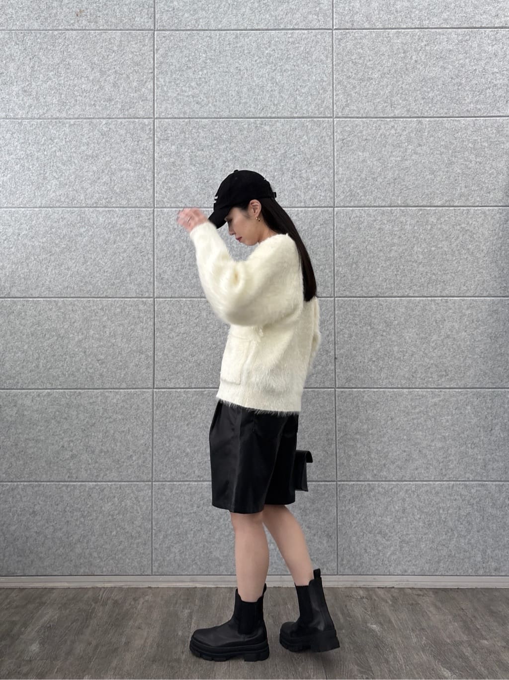 ひなさんの「INDIVI｜カットアウトカットソー」を使ったコーディネート