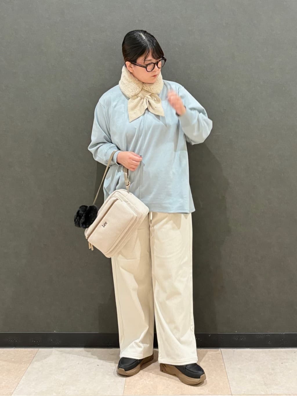 砂糖さんの「SHOO･LA･RUE｜【S-LL/洗濯機可/裏起毛】あったかコーデュロイ ワイドパンツ」を使ったコーディネート