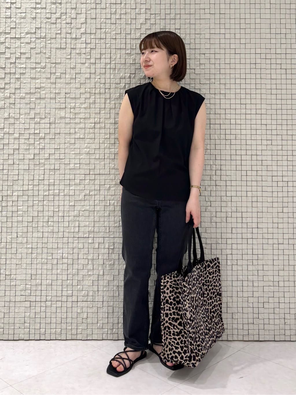 sakuさんの「INDIVI｜【褒められデニム】スリムストレート デニムパンツ」を使ったコーディネート
