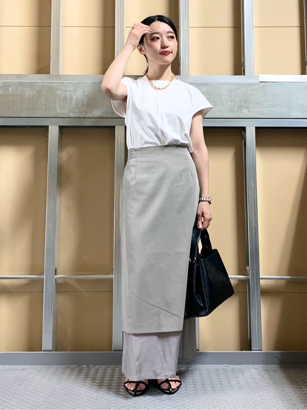 sahoさんの「THE SHOP TK｜合皮パイピングフレンチTシャツ【洗える】」を使ったコーディネート