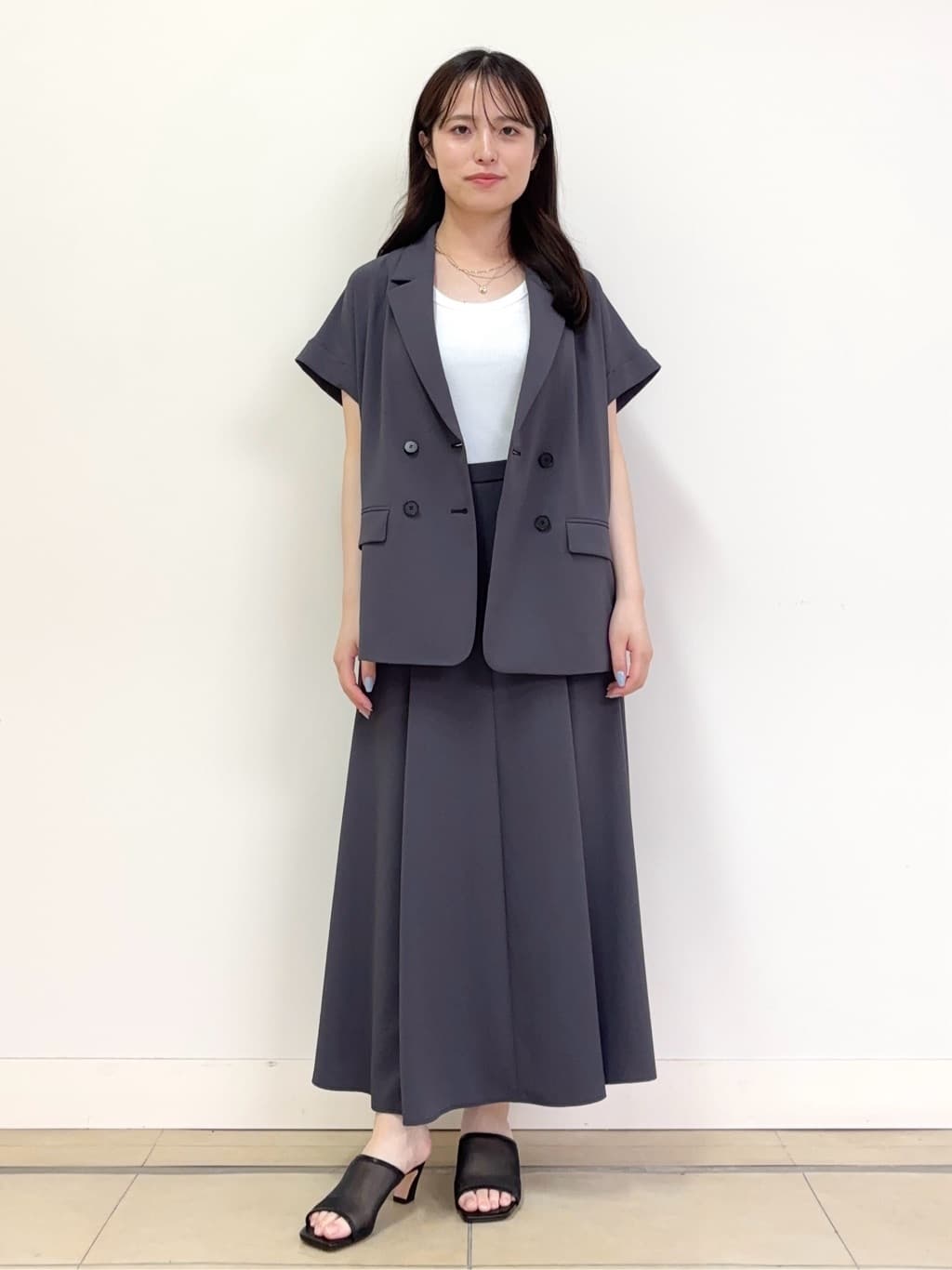 あやかさんの「UNTITLED｜◆【セットアップ可能/接触冷感/イージーケア】リラクミスト　ハーフスリーブジャケット」を使ったコーディネート