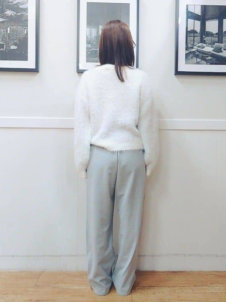 nao.さんの「SHOO･LA･RUE｜ふんわり柔らか ロゴフェザーニット」を使ったコーディネート