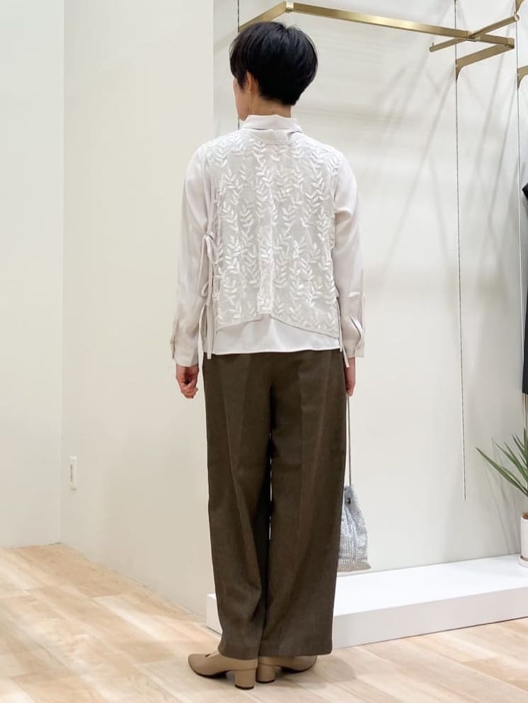 Keiさんの「grove｜リーフ刺繍スパンコールベスト＆ブラウスセット」を使ったコーディネート
