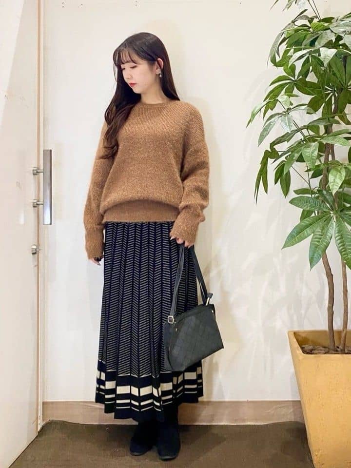 AYUMIさんの「SHOO･LA･RUE｜【S-LL/ゆったり】ふわふわシャギー 大人レディなニット」を使ったコーディネート
