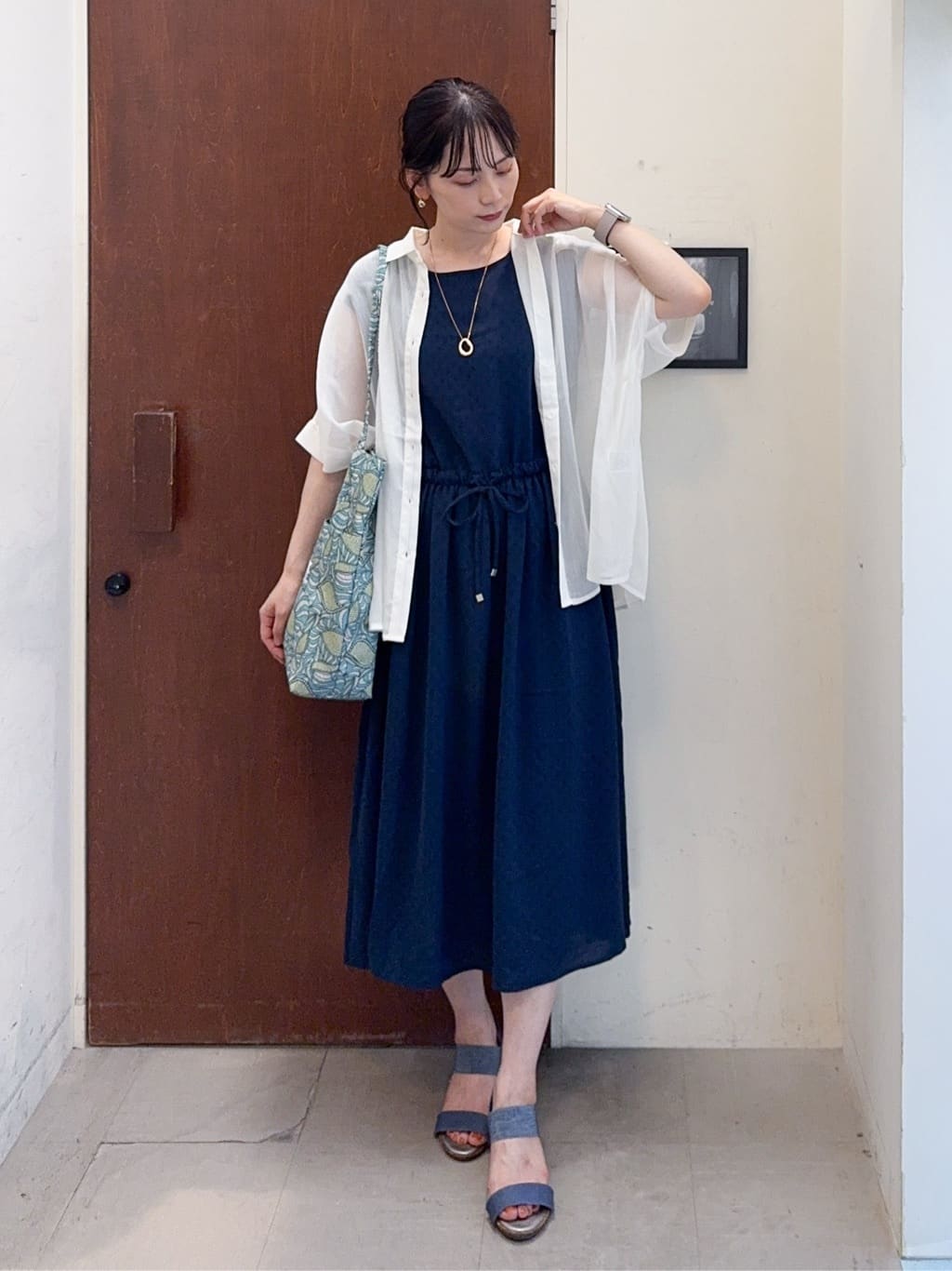 𝐇𝐢𝐫𝐨𝐦𝐢さんの「SHOO･LA･RUE｜大人のシアー感 ラメが華やかな楊柳ポンチョシャツ」を使ったコーディネート