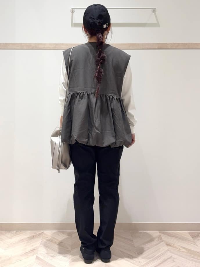 nanaさんの「SHOO･LA･RUE｜【S-LL】美シルエット 裾バルーンシルエットジレ」を使ったコーディネート