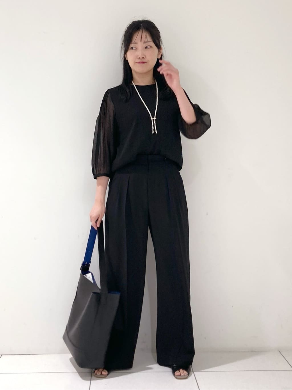 momokoさんの「INDIVI｜フロッキードットブラウス」を使ったコーディネート