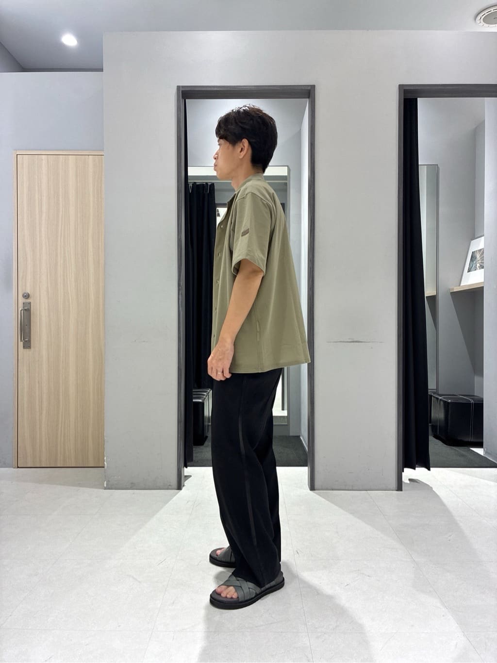 わいずみさんの「TAKEO KIKUCHI｜【COOL CITY WEAR】エアートール オープンカラーシャツ /接触冷感・通気性」を使ったコーディネート