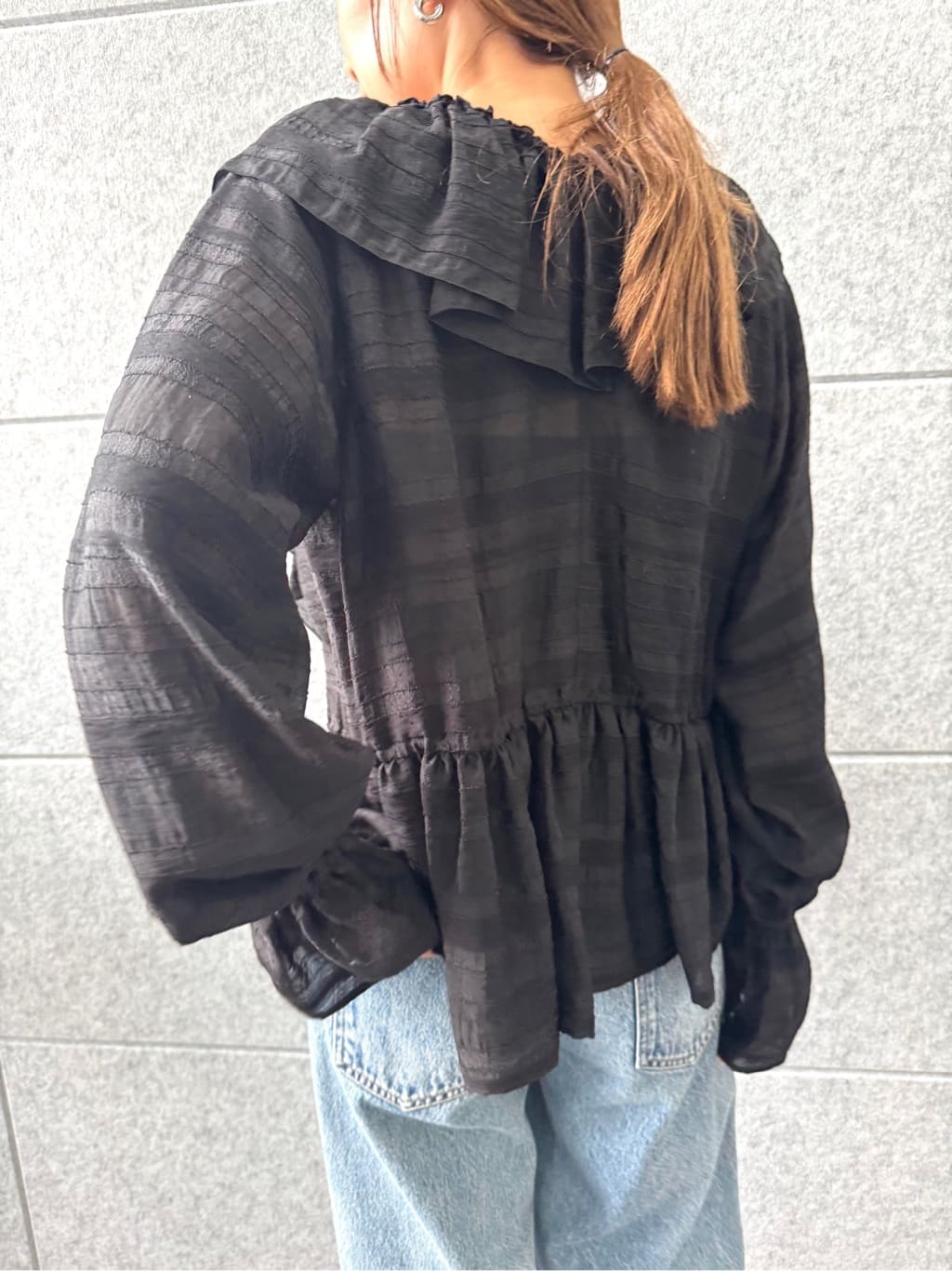 designer yukaさんの「CODE A｜dream ruffle lace blouse」を使ったコーディネート