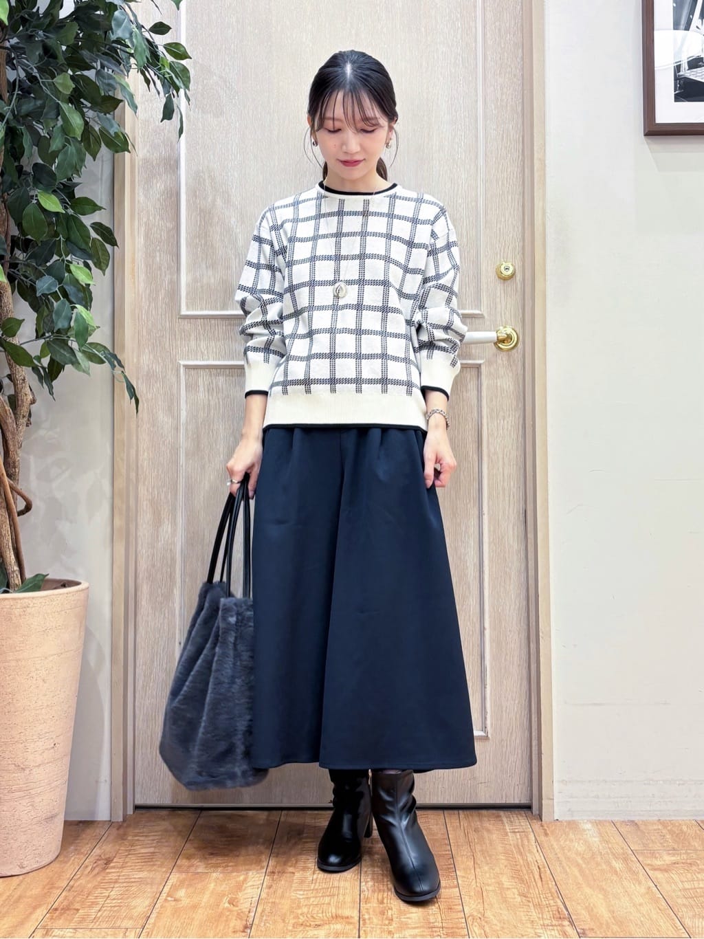 なみさんの「SHOO･LA･RUE｜【S-LL/2点セット】脚のラインを拾いにくい ベルト付きタックスカーチョパンツ」を使ったコーディネート