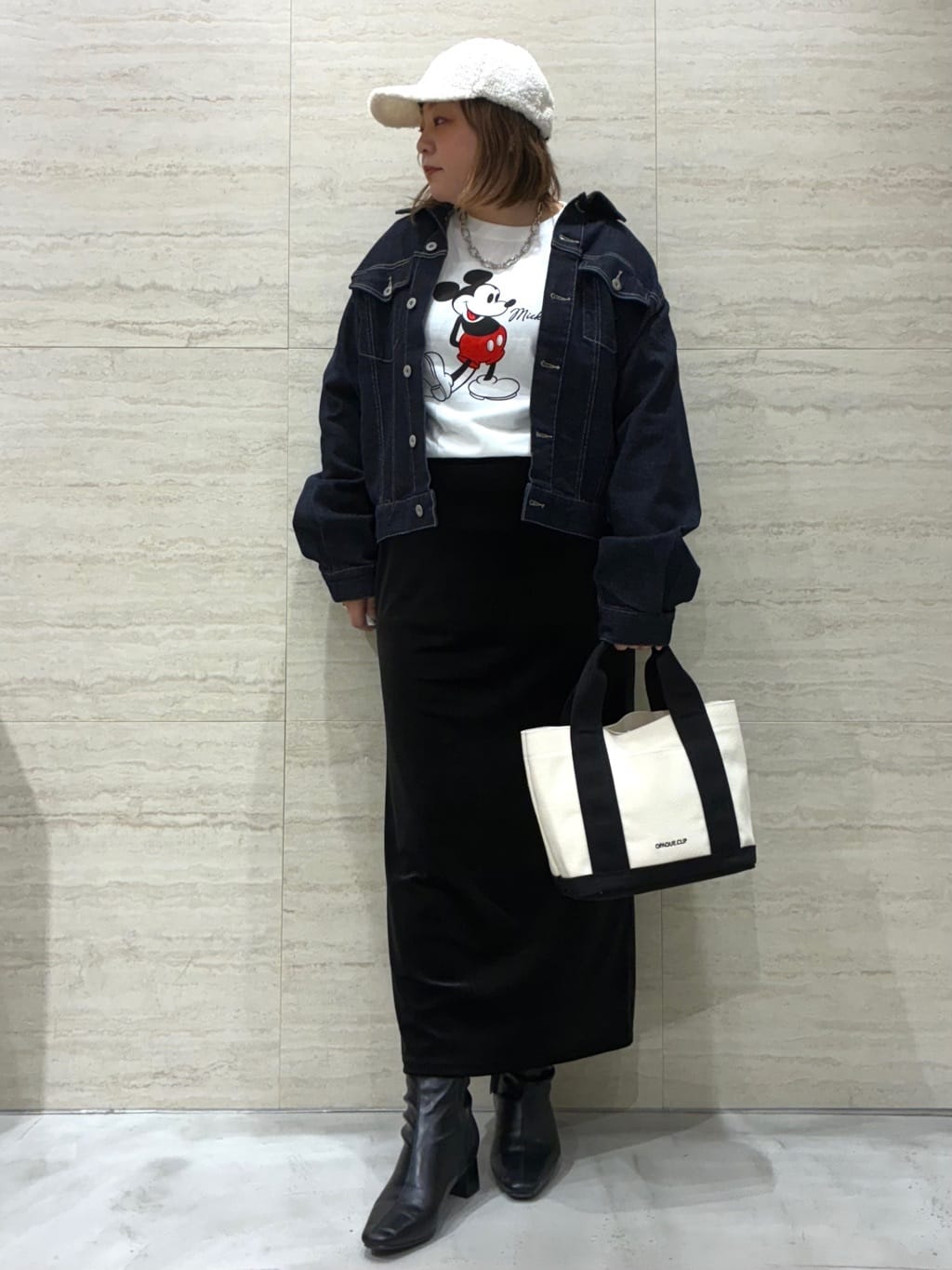 emiさんの「OPAQUE.CLIP｜【Mickey Mouse】プリントロングTシャツ」を使ったコーディネート