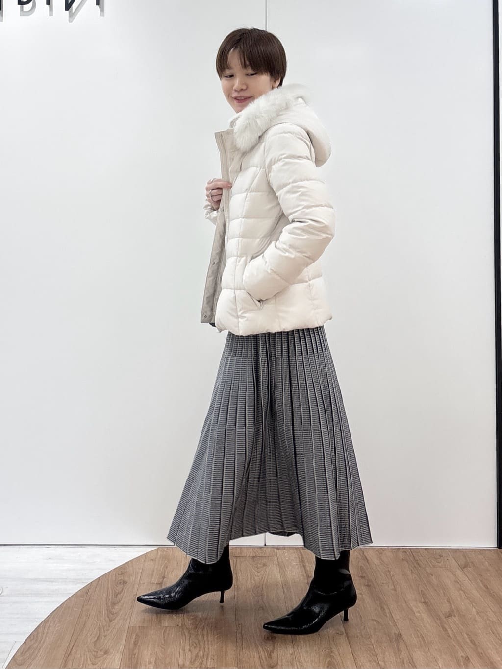 kanaeさんの「INDIVI｜【名品／撥水／抗菌防臭】ショート丈リサイクルダウンコート」を使ったコーディネート