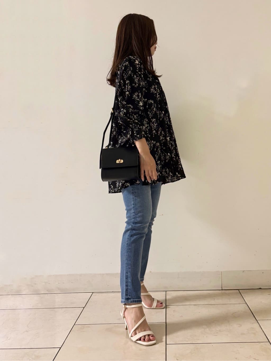 kahoさんの「INDIVI｜【通年活躍！褒められデニム】スキニー デニムパンツ」を使ったコーディネート