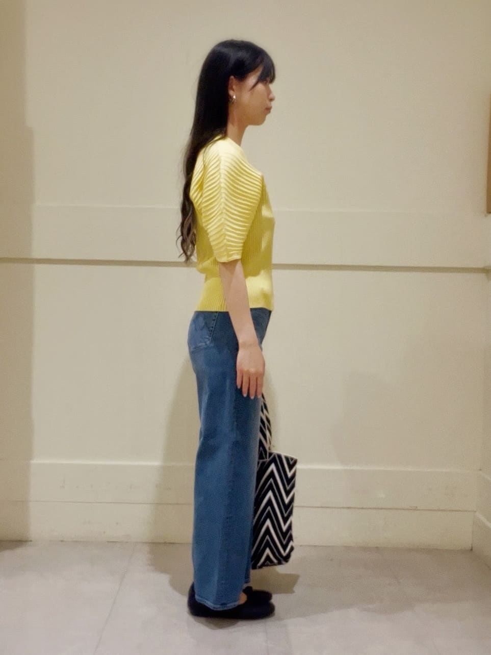 kumiさんの「INDIVI｜【褒められデニム】ワイドストレート デニムパンツ」を使ったコーディネート