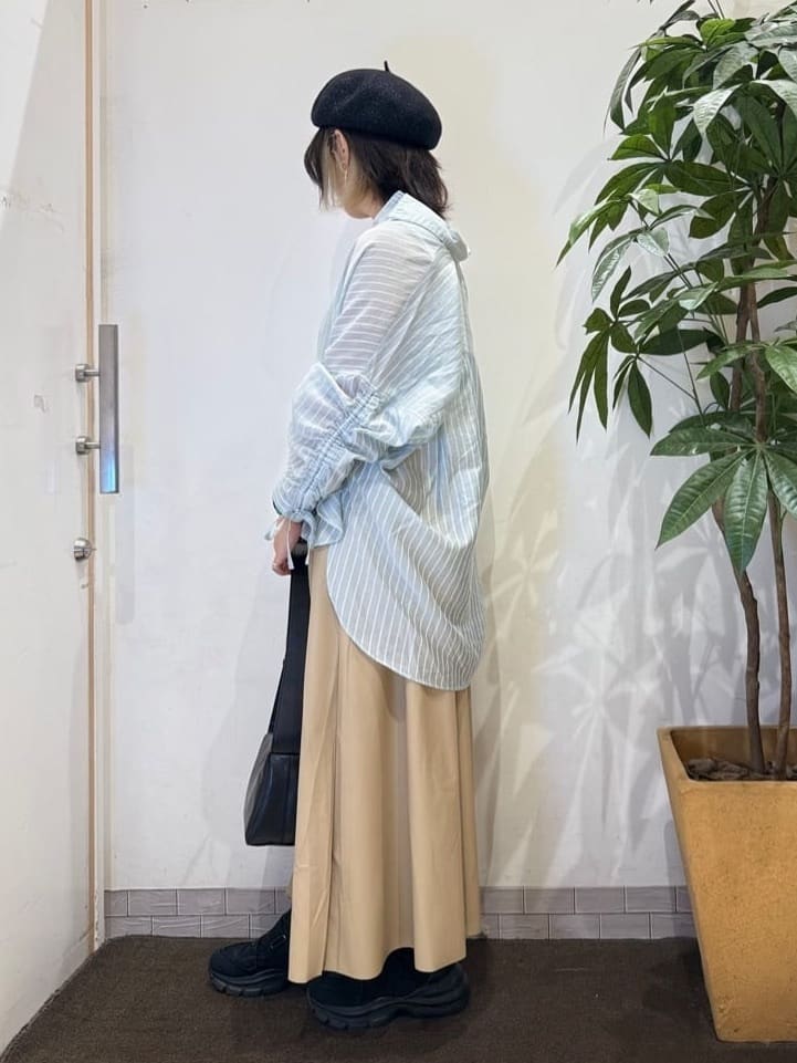 misakiさんの「SHOO･LA･RUE｜【S-LL】程よい透け感 ストライプ柄 お袖ギャザーデザインシャツ」を使ったコーディネート