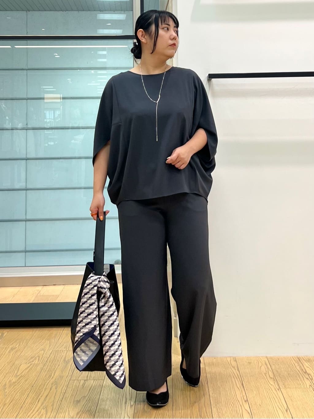 shimaさんの「INDIVI｜【体型カバー/SETUP可能】ジョーゼット　ドルマンブラウス」を使ったコーディネート
