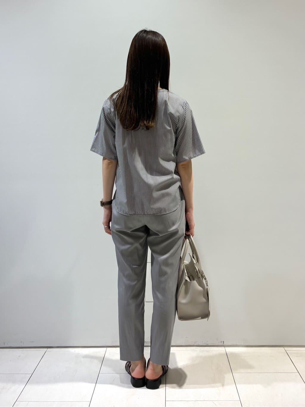 KAOさんの「INDIVI｜【洗える】胸元タックフリルブラウス」を使ったコーディネート