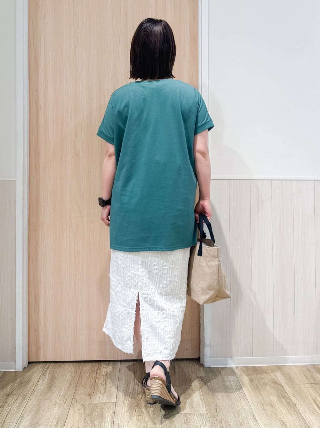 mimoさんの「SHOO･LA･RUE｜◆【洗える/S-LL/ひんやり/UV】汗をかいても気になりにくい スリットトップス」を使ったコーディネート