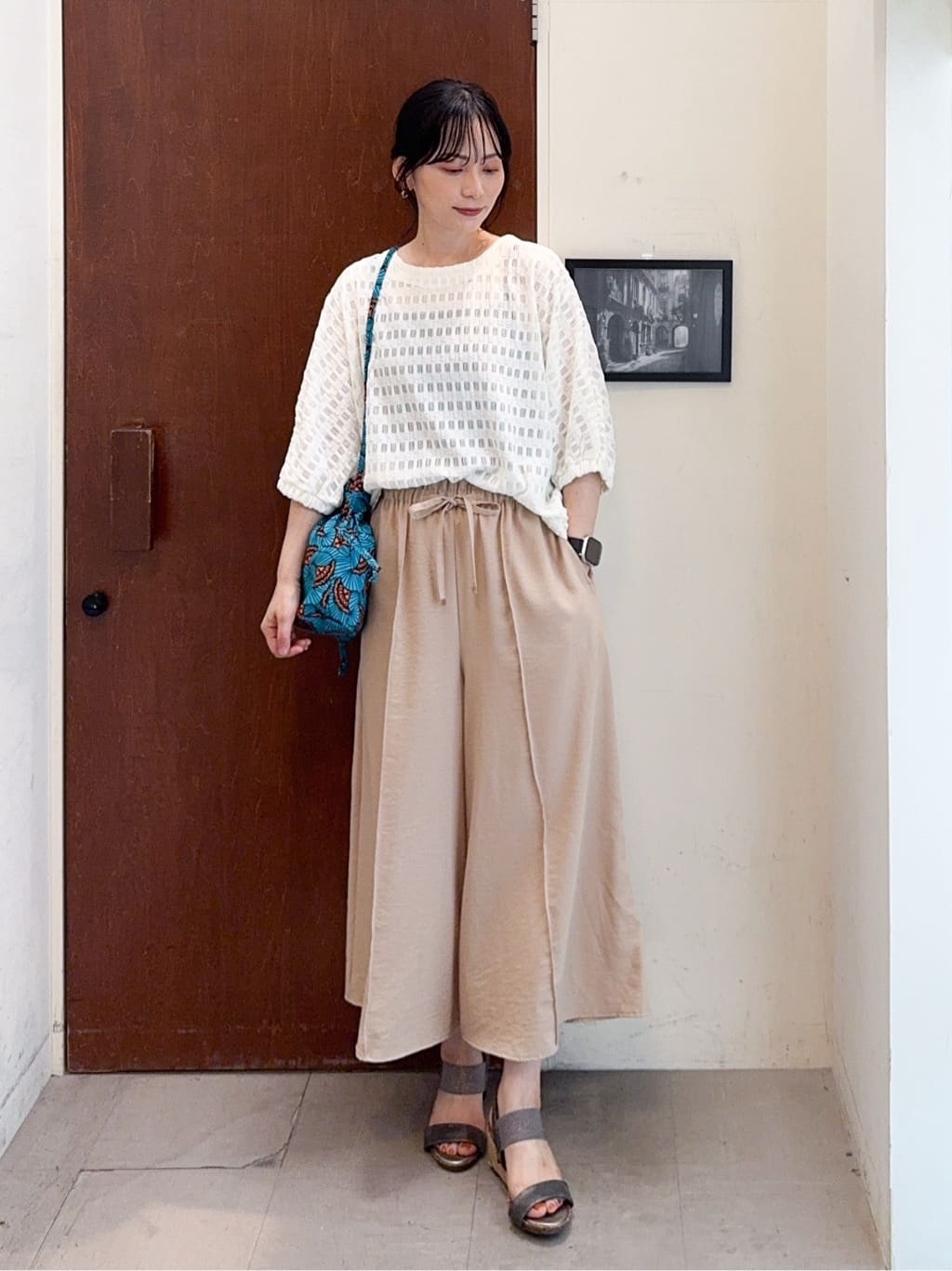 𝐇𝐢𝐫𝐨𝐦𝐢さんの「SHOO･LA･RUE｜【S-LL】涼やかで好印象 シアーチェック ドルマントップス」を使ったコーディネート