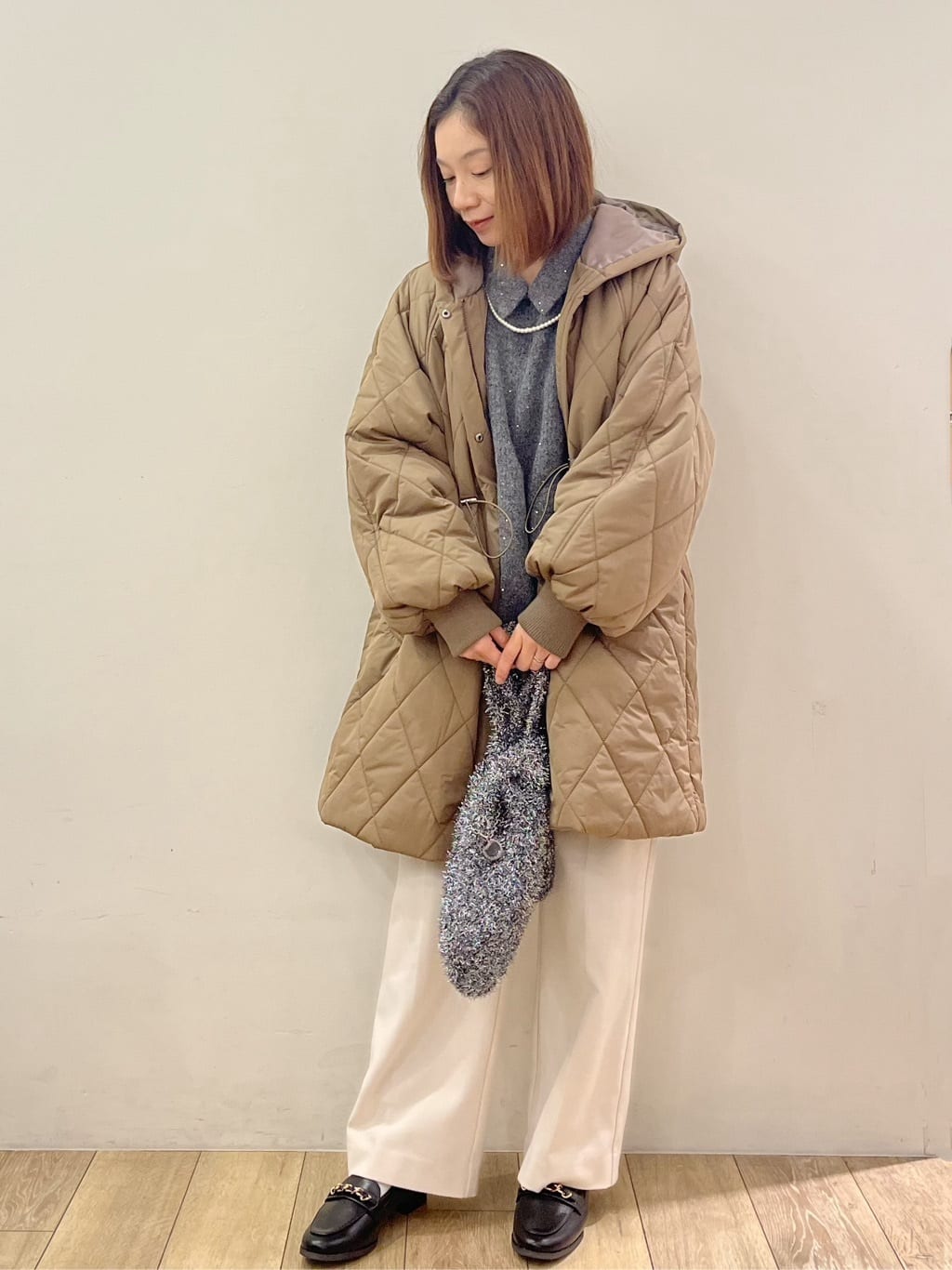 kcさんの「OPAQUE.CLIP｜スパンコールラメ衿2WAYペプラムニット【洗濯機OK】」を使ったコーディネート