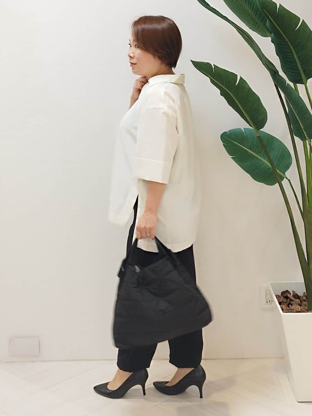 s u g iさんの「UNTITLED｜【吸水速乾/ウエストゴム】バックサテン ジョグパンツ」を使ったコーディネート