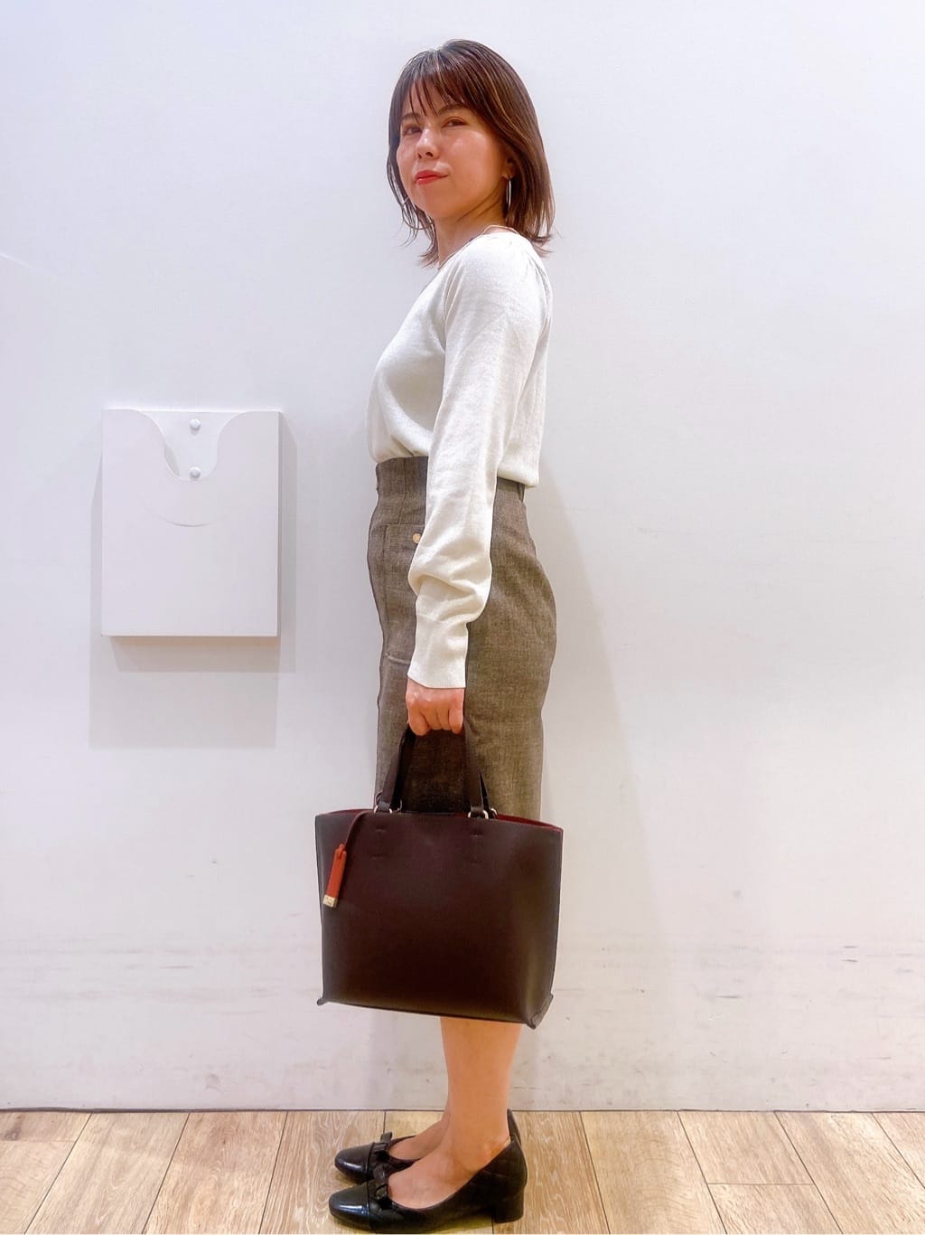 YUKOさんの「index｜パール調パーツ付きクルーネックニット【洗濯機OK】《8col／XS～3L》」を使ったコーディネート