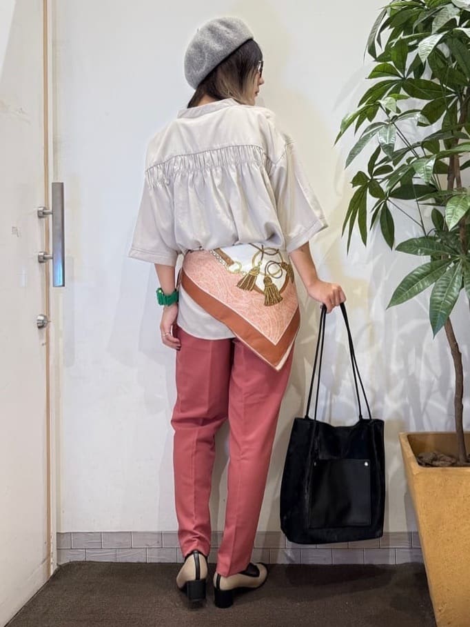 misakiさんの「SHOO･LA･RUE｜【S-LL/洗濯後しわになりにくい】バックギャザーがアクセント スッキパーブラウス」を使ったコーディネート