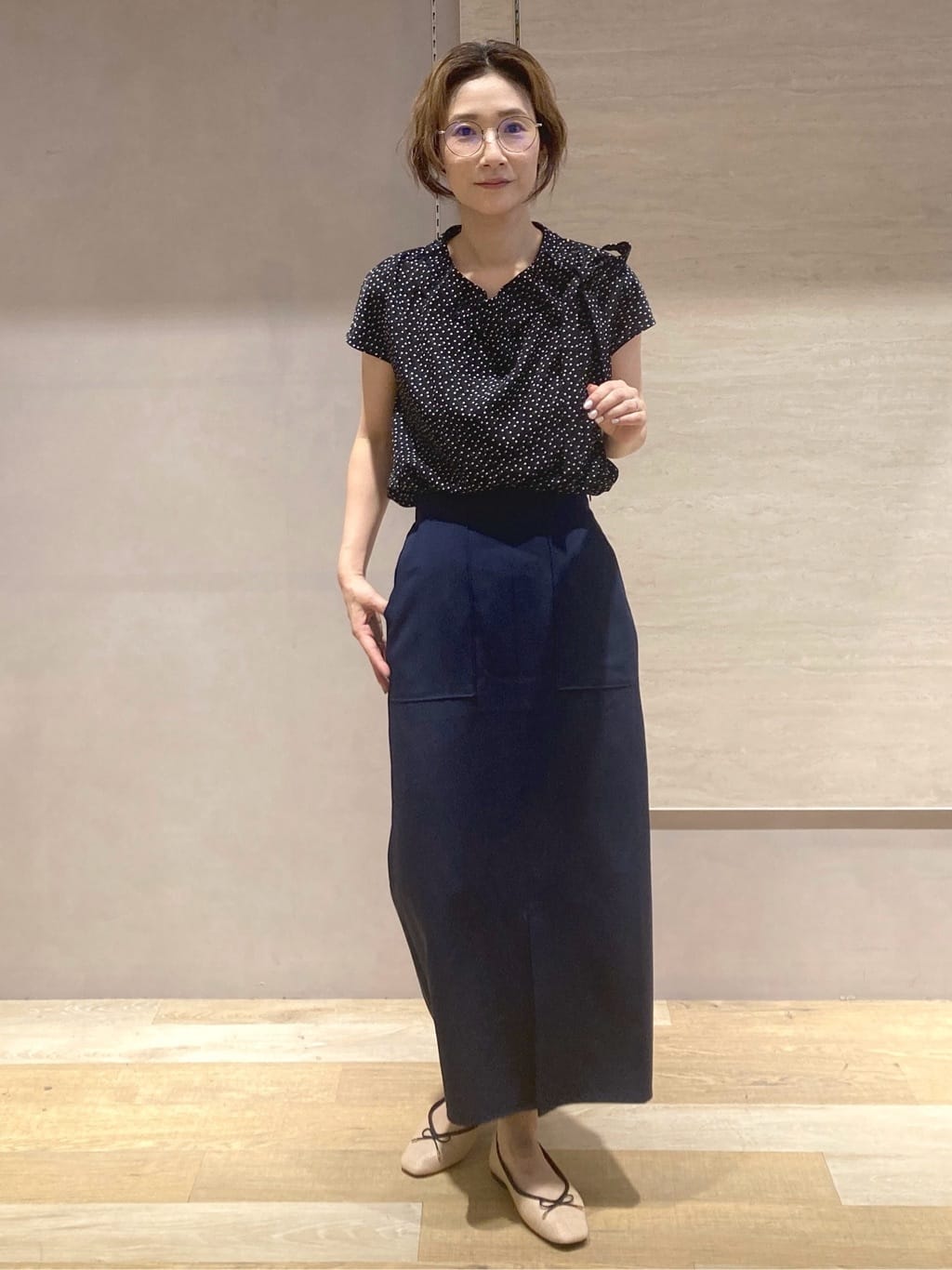 たけねぇさんの「OPAQUE.CLIP｜ラッピングボウタイドットブラウス【洗濯機洗い可】」を使ったコーディネート