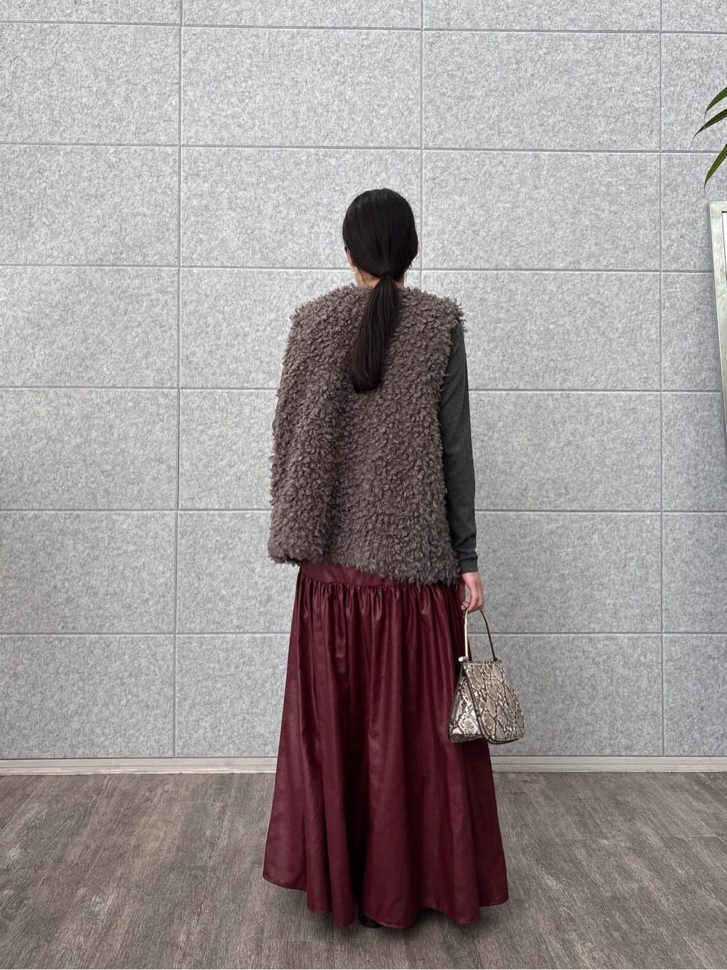 ひなさんの「INDIVI｜カットアウトカットソー」を使ったコーディネート