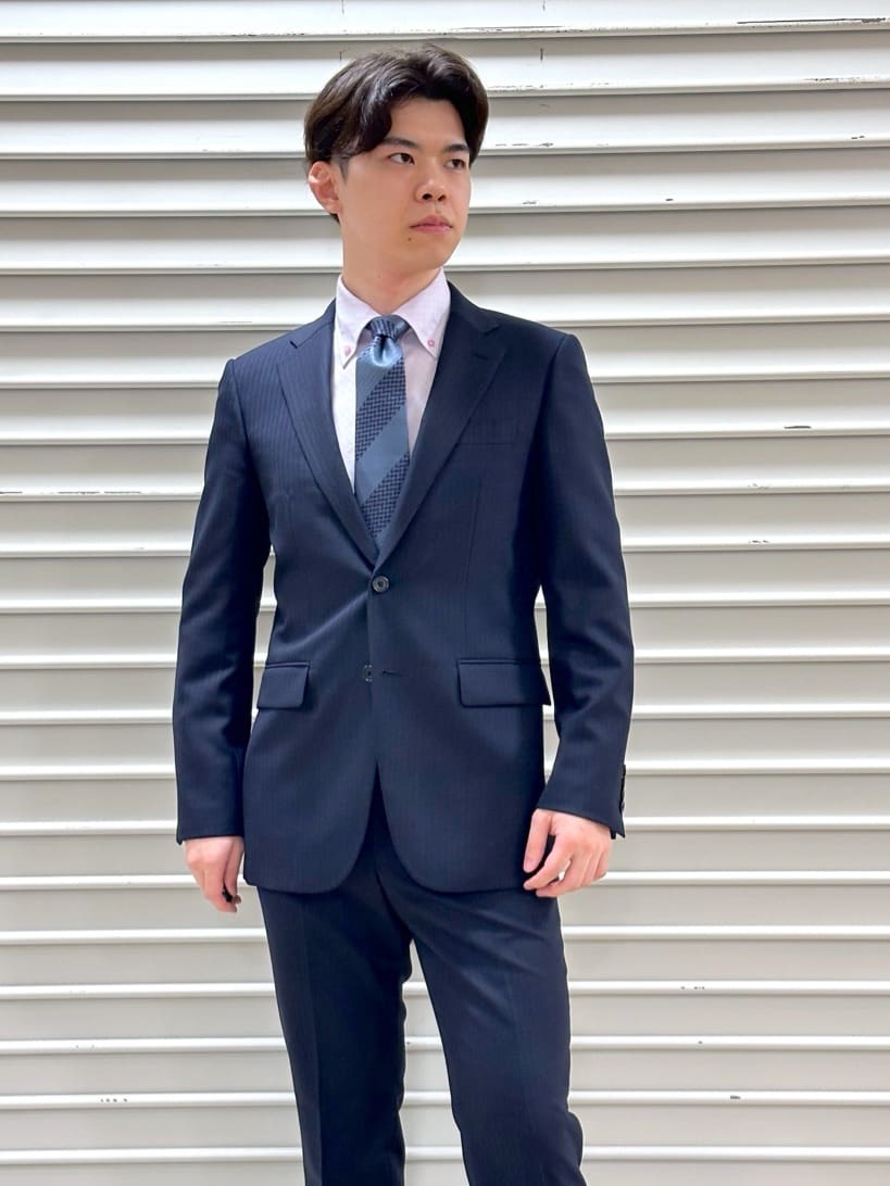 イッシーさんの「TAKEO KIKUCHI｜シャドーオルタネートストライプ スーツ」を使ったコーディネート
