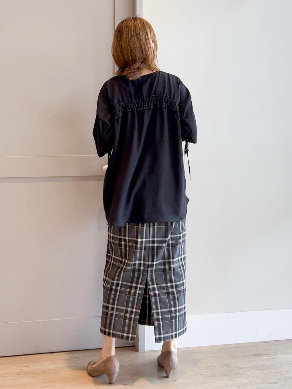 yamakoさんの「grove｜後ろ姿で魅せる　バックドロストシャーリングTシャツ」を使ったコーディネート