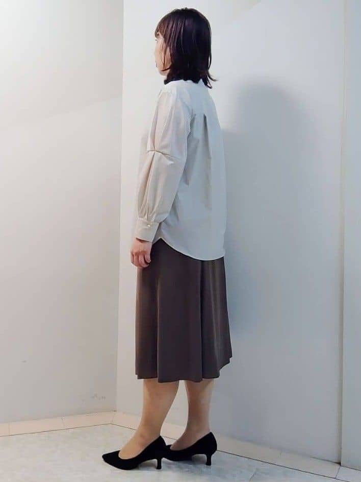 エリさんの「Reflect｜【さらっと一枚で決まる／重ね着にもおすすめ◎】タックスリーブシャツブラウス」を使ったコーディネート