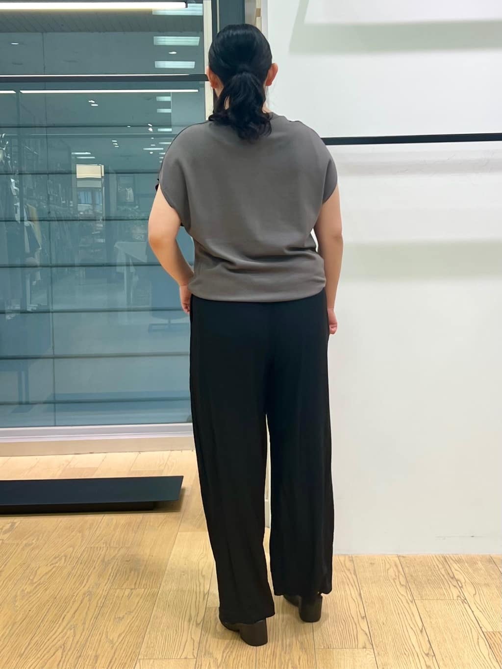 shimaさんの「INDIVI｜【洗える／UVケア／SETUP可能】ドロストワイドパンツ」を使ったコーディネート