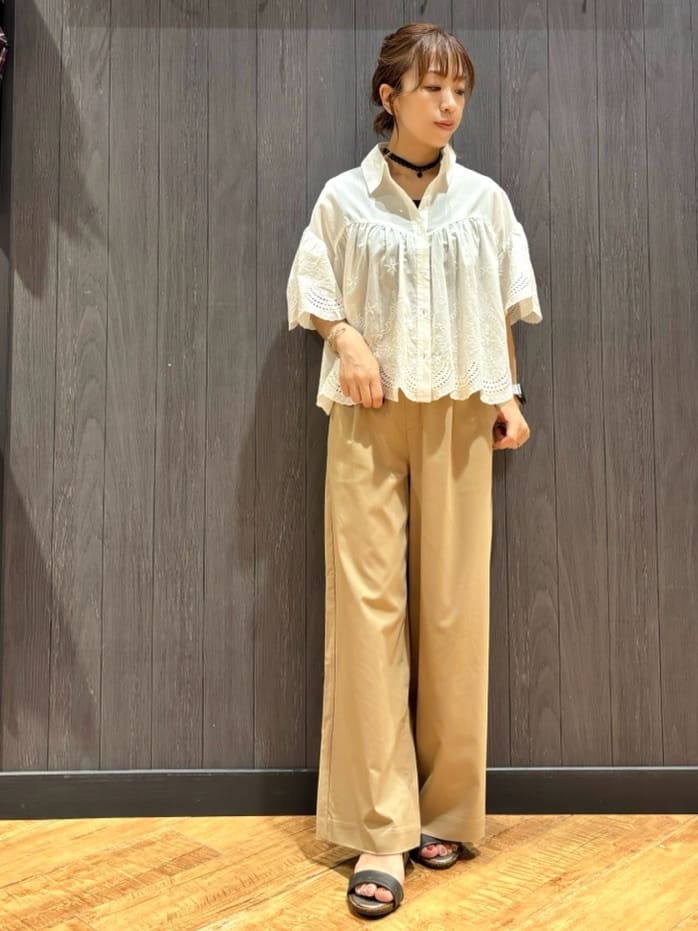 meiさんの「SHOO･LA･RUE｜コーデの主役になる スカラップレースブラウス」を使ったコーディネート