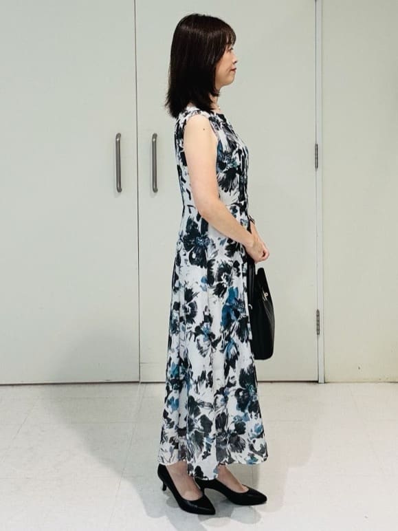 makiさんの「UNTITLED｜【シアー/エレガント/花柄/夏ワンピ】ペイントフラワーワンピース」を使ったコーディネート