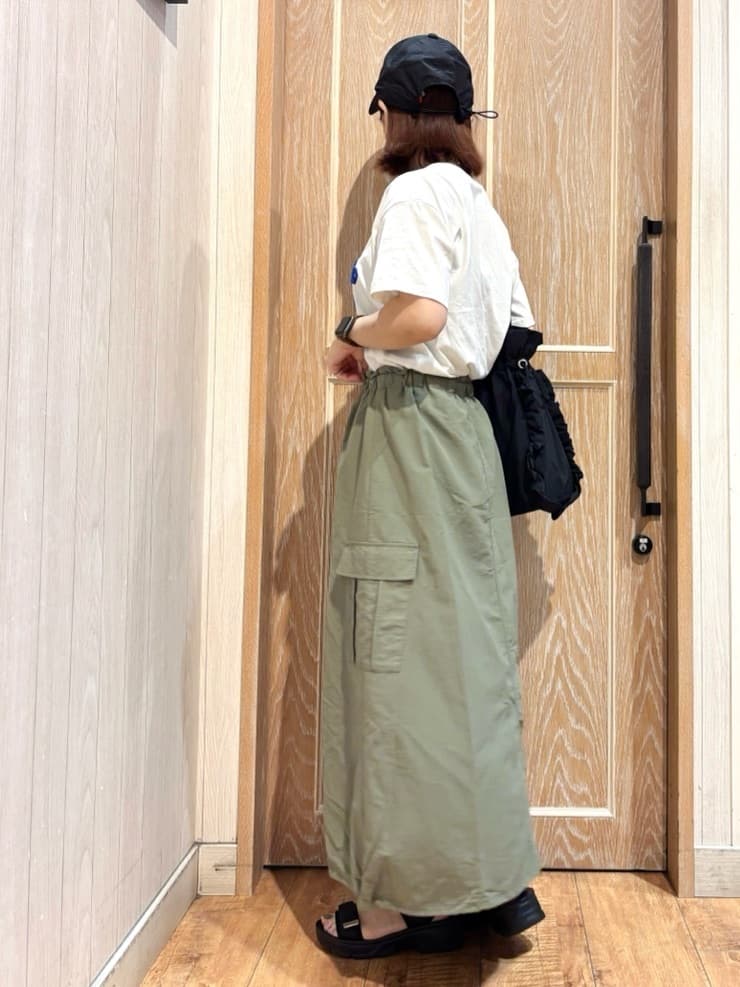 meiさんの「SHOO･LA･RUE｜【ひんやり/S-LL】サガラ刺繍ロゴTシャツ」を使ったコーディネート