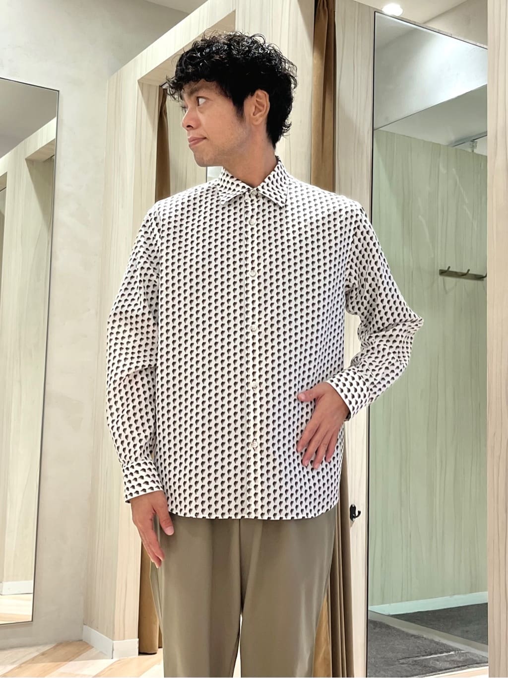 URAさんの「TAKEO KIKUCHI｜ボーラーハット柄 長袖シャツ」を使ったコーディネート
