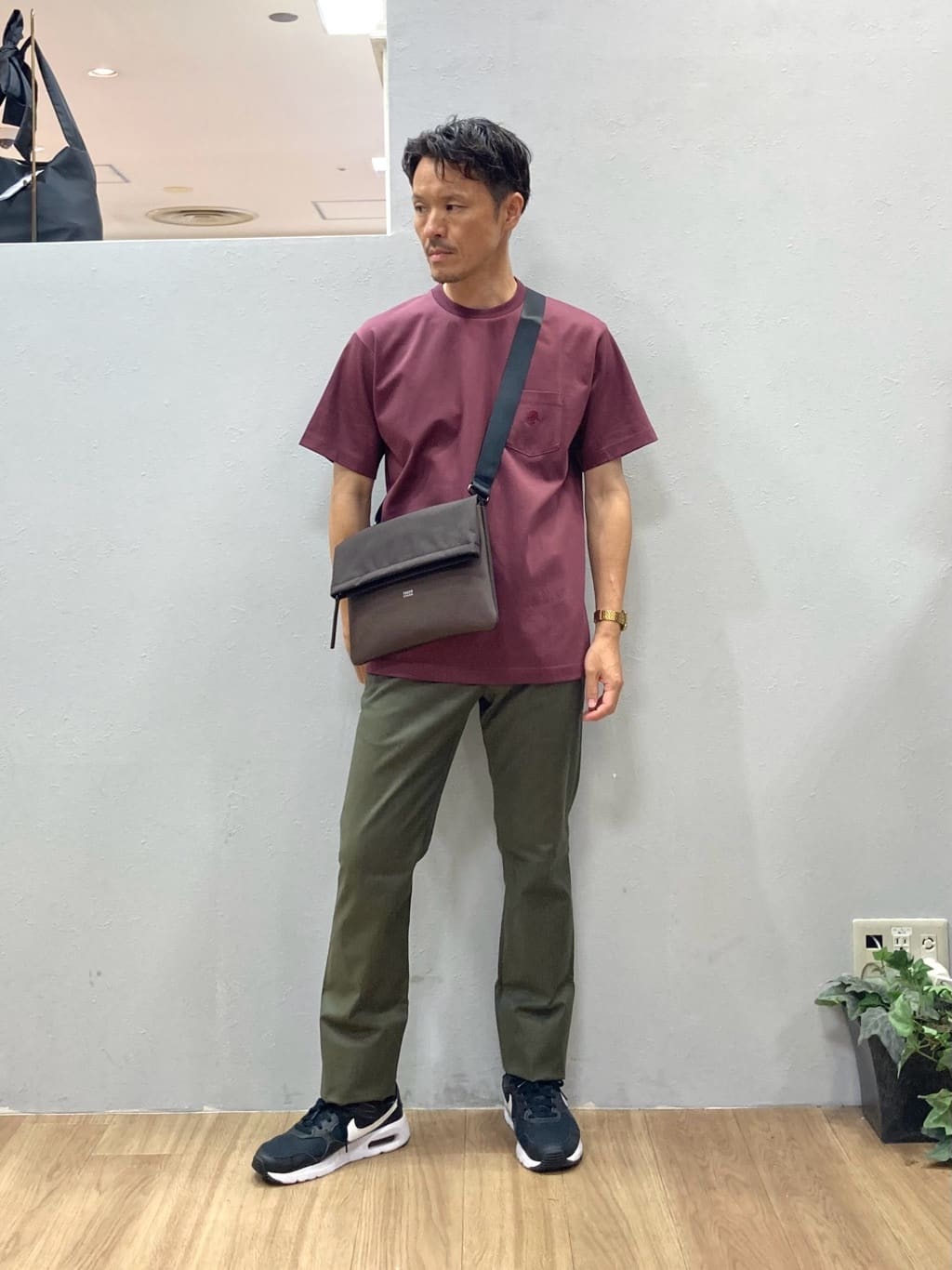 シュンさんの「TAKEO KIKUCHI｜【COOL CITY WEAR】ワンポイント刺しゅう ポケットTシャツ /接触冷感」を使ったコーディネート
