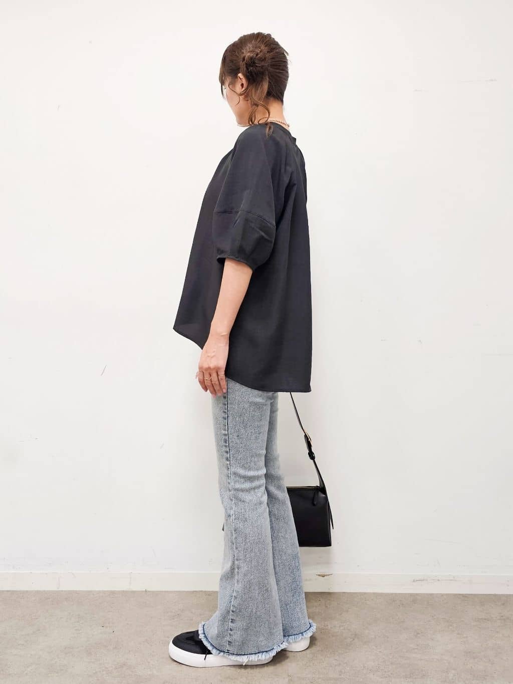 ゆゆさんの「SHOO･LA･RUE｜【S-LL/洗濯後しわになりにくい】ランタンスリーブで女性らしく 5分袖スキッパーブラウス」を使ったコーディネート