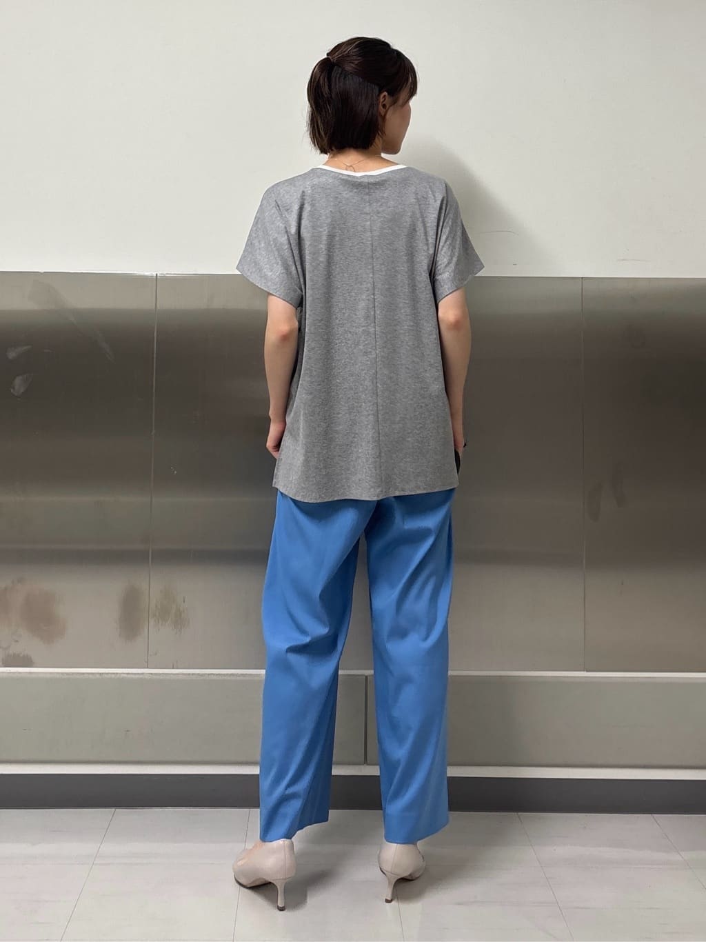 kanaeさんの「INDIVI｜【洗える／汗ジミ防止】バイカラー＆アシメヘム Tシャツ」を使ったコーディネート