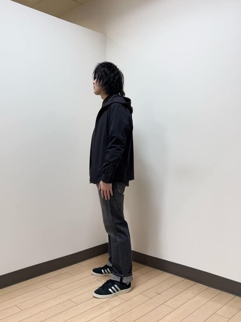 あきやまさんの「TAKEO KIKUCHI｜【3D ナイロン ストレッチ】ジップアップ フードブルゾン」を使ったコーディネート