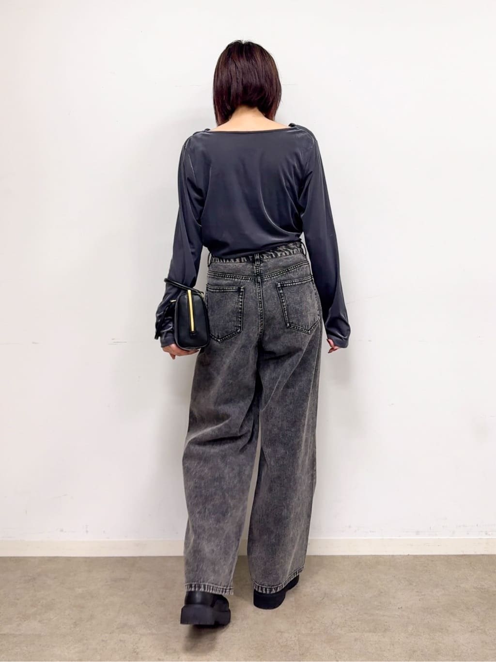 𝐜𝐡𝐢𝐤𝐚さんの「SHOO･LA･RUE｜【S-LL】ベロア調ドレープデザインカットソー」を使ったコーディネート