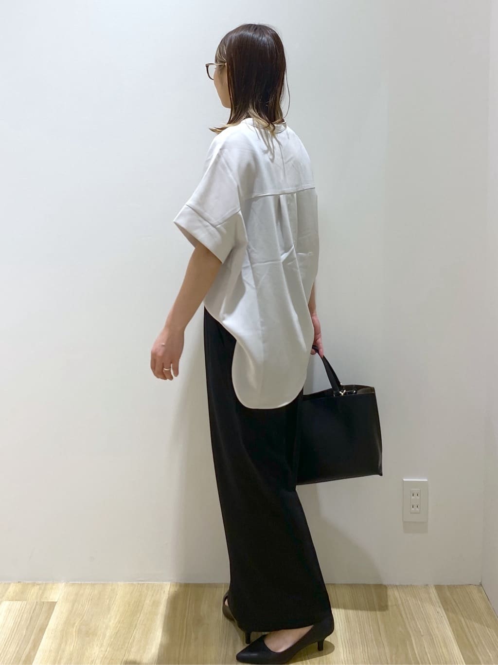 えりさんの「OPAQUE.CLIP｜《5色展開／SS-LLサイズ》スキッパー金ボタンブラウス／セットアップ対応【防シワ／ストレッチ／洗濯」を使ったコーディネート