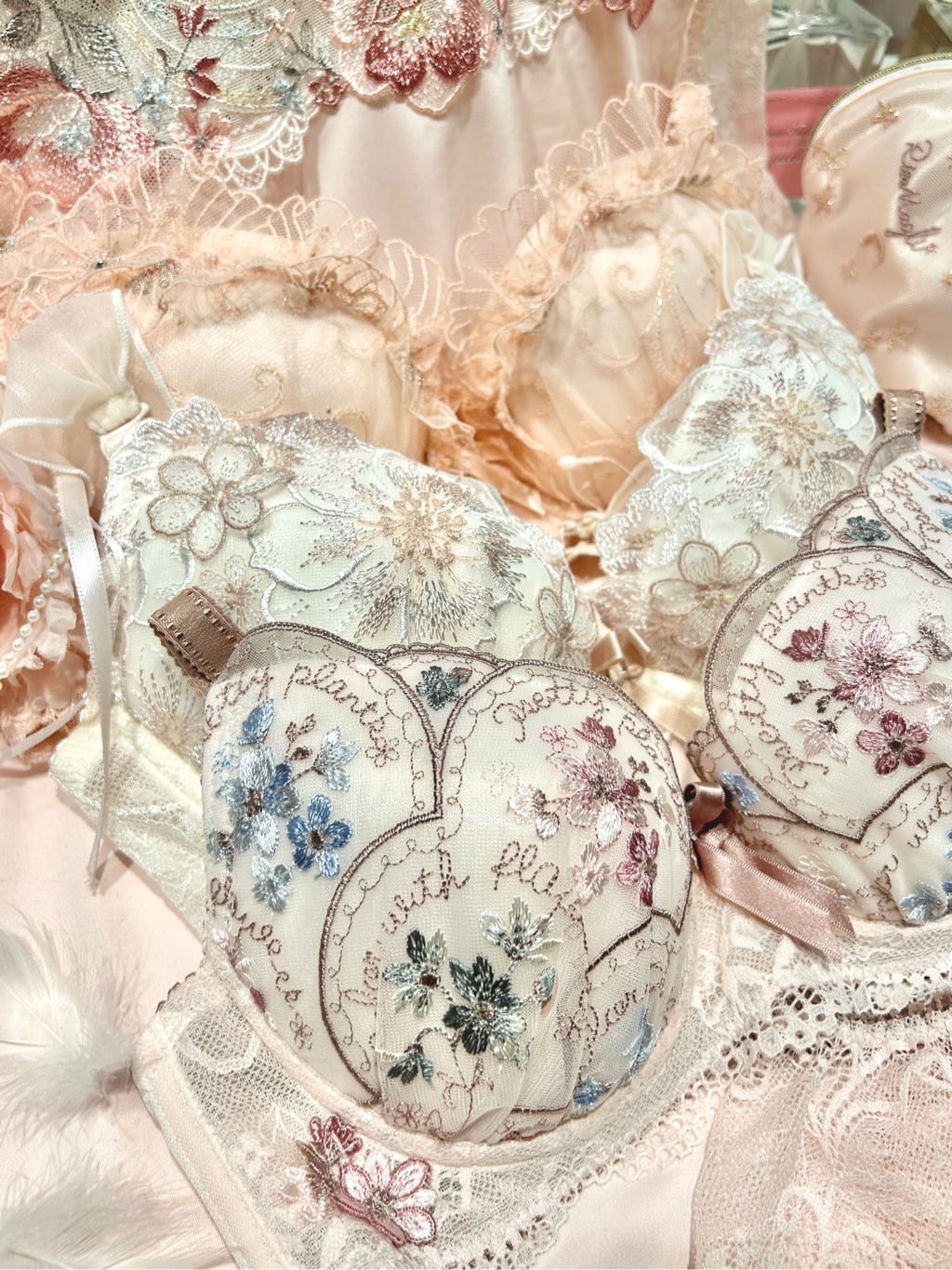 ichiさんの「Risa Magli｜フェリーチェ ブラジャー （D-F） ＜サイドシェイプ＞」を使ったコーディネート