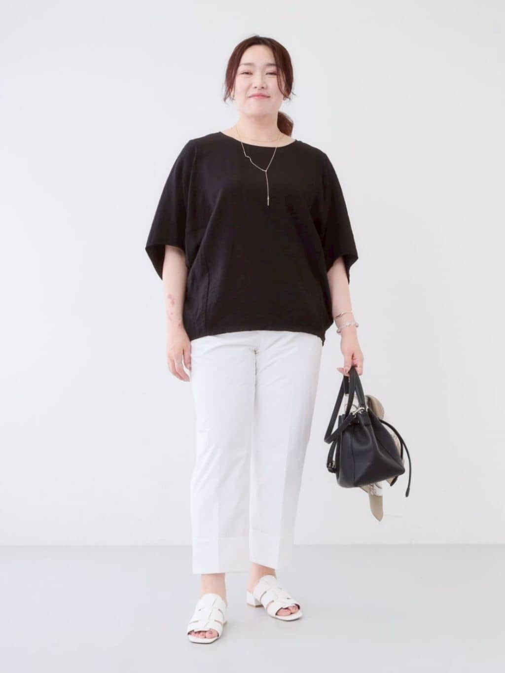 kaoさんの「INDIVI｜【60cm四方】スクエアスカーフ」を使ったコーディネート