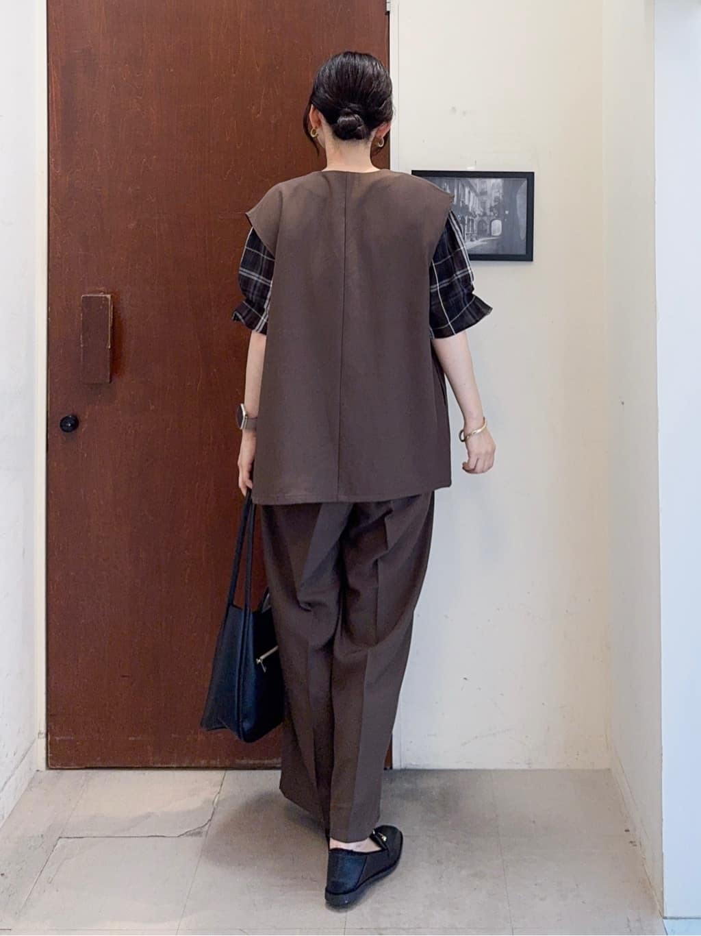 𝐇𝐢𝐫𝐨𝐦𝐢さんの「SHOO･LA･RUE｜【S-LL/5分袖】お袖タックできれいに魅せる 大人のチェックブラウス」を使ったコーディネート