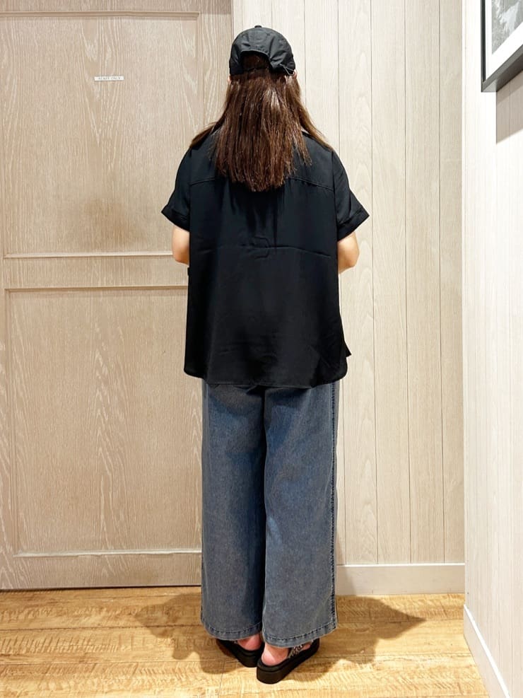 yukaさんの「SHOO･LA･RUE｜【洗える/プチプラ】大人の抜け感をプラスする バンドカラーシャツ」を使ったコーディネート