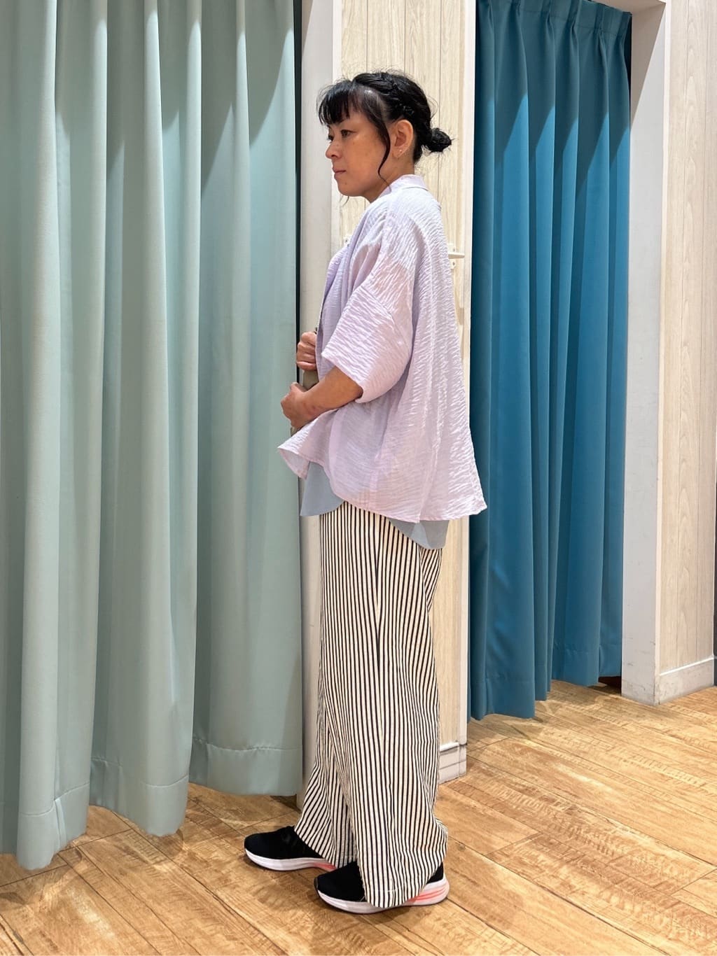 わかさんの「SHOO･LA･RUE｜ゆるっと感がこなれ見え ワッシャーシアー半袖シャツ」を使ったコーディネート
